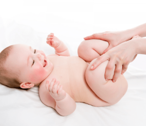 Massatge-infantil-moviments-tècniques-nadons-bebes-fins-a-12-mesos-Girona